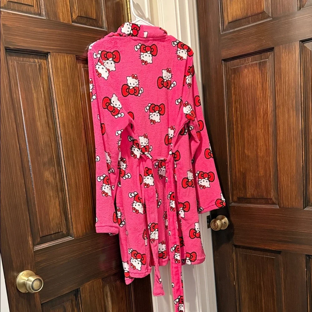 Hello Kitty Pink Patterned Robe - Picture 2 of 3